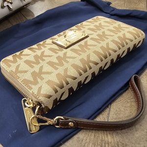 STUNNING MICHAEL KORS GOLD/BROWN ZIP AROUND MONOGRAM  WALLET